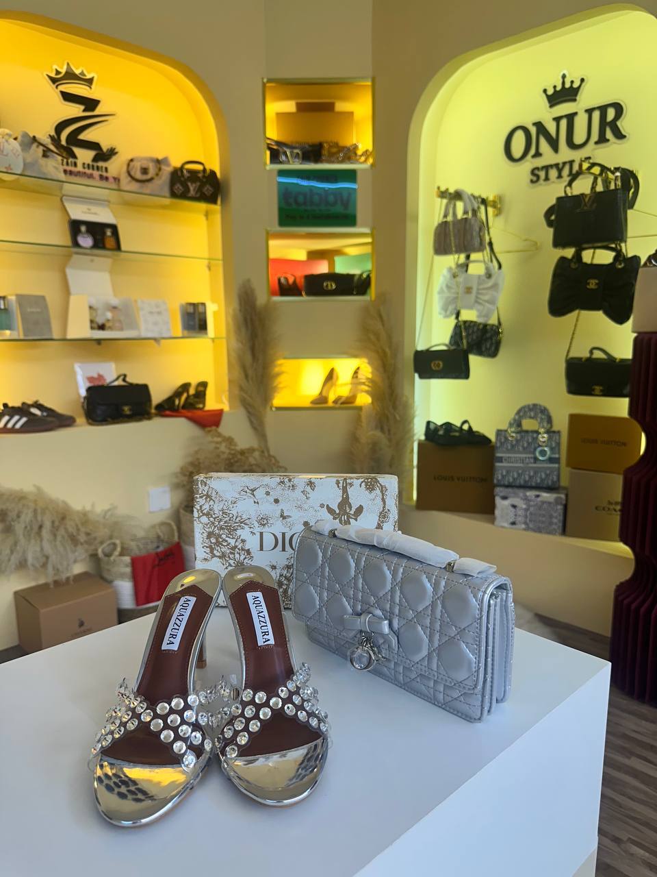 Dior & aquazzura
220 dhs
Zain18683
اطلبوها من الوتس المثبت في الأعلى👆🏻👆🏻
تواصلو معنا 👈🏻 Zain
For order WhatsApp pinned 👆🏻
♥️♥️♥️
