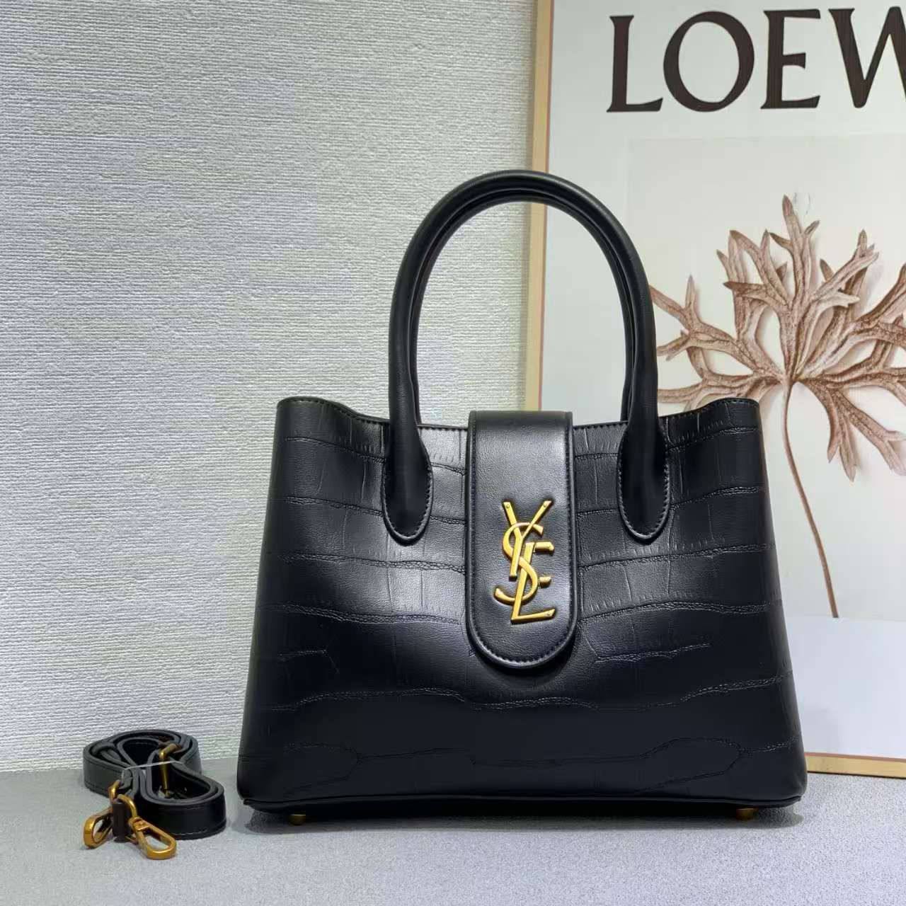 YSL
GOOD QUALITY
95 dhs🪙🖤
Zain200
♥️♥️♥️