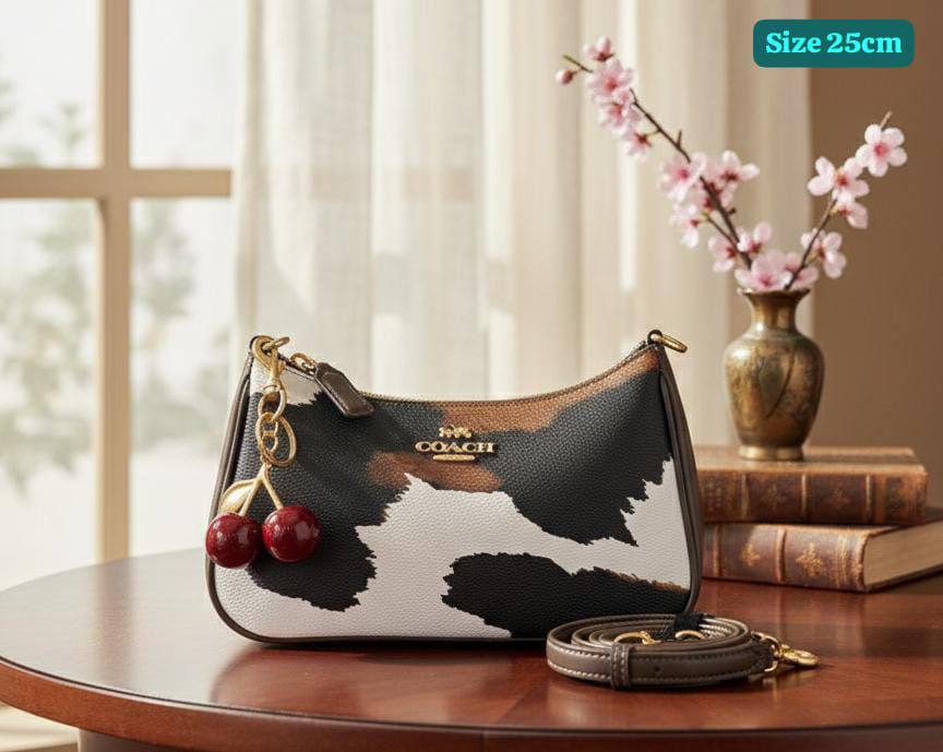 Coach
Best quality
With box’s
🎁🎁🎁
95 dhs🗽
size 25cm
Zain158
♥️♥️♥️