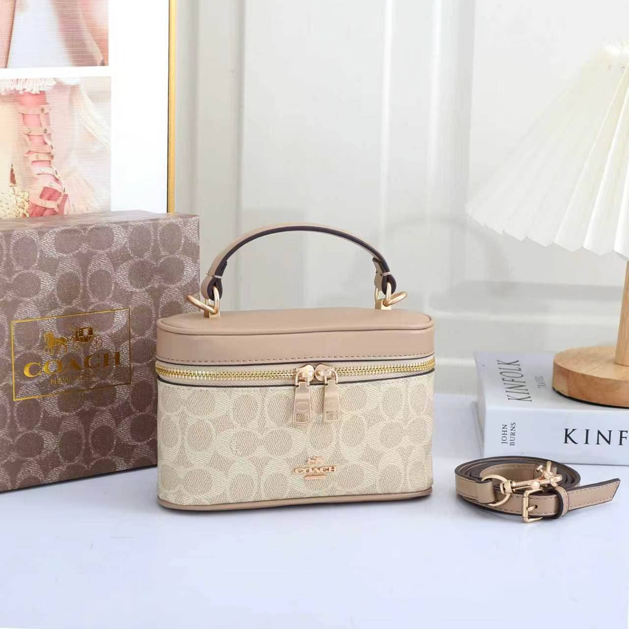 Coach
Best quality
With box
105 dhs🇦🇪🇦🇪
size 18cm
Zain158
♥️♥️♥️