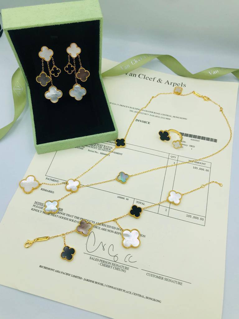 VANCLEAF SET
MASTER💫✨💫
NECKLACE BRACELET
EARRINGS RING
275 DHS🇦🇪🇦🇪
WITH BOX AND PAPER BAG🛍️🎁
Zain89
♥️♥️♥️
