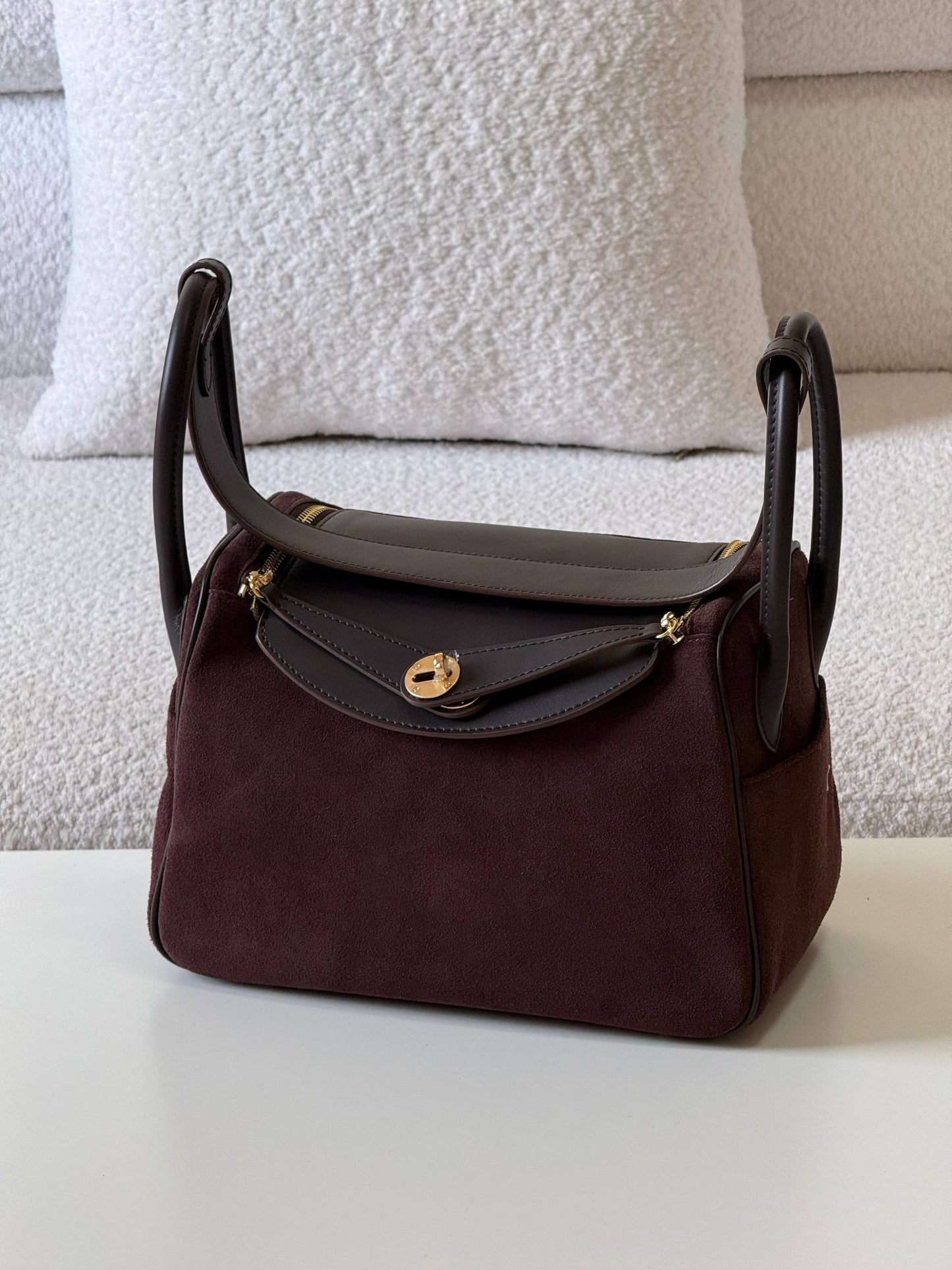 Hermes Lindy velvet 26cm💕master quality😍
with box❤️
🎁🎁🎁
580 dhs🪙🌨️
Zain52
♥️♥️♥️