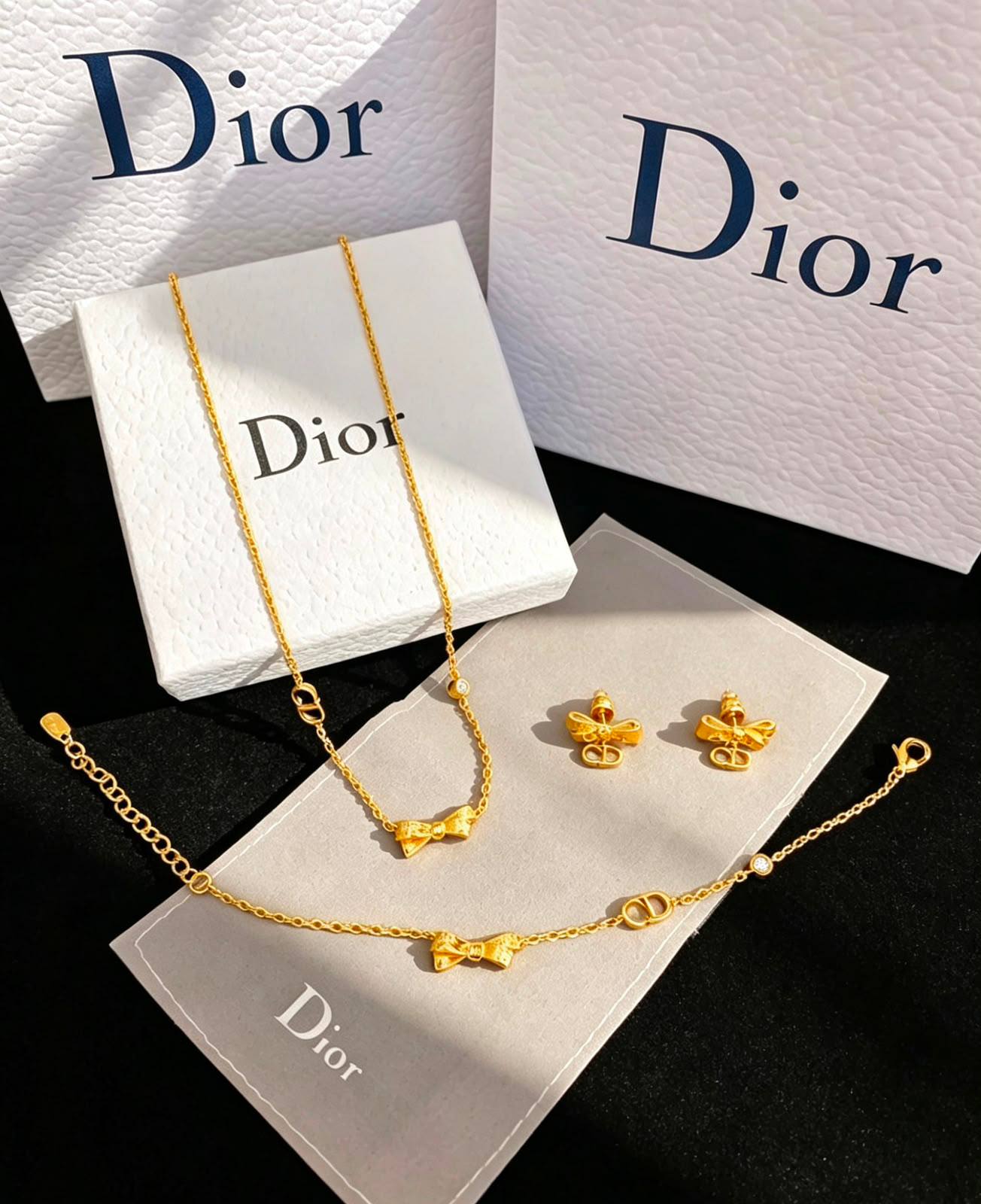 DIOR SET
NECKLACE
BRACELET
EARRINGS
MASTER✨💫
150 DHS✅ WITH BOX AND PAPER BAG 🎁🛍️
Zain89
♥️♥️♥️