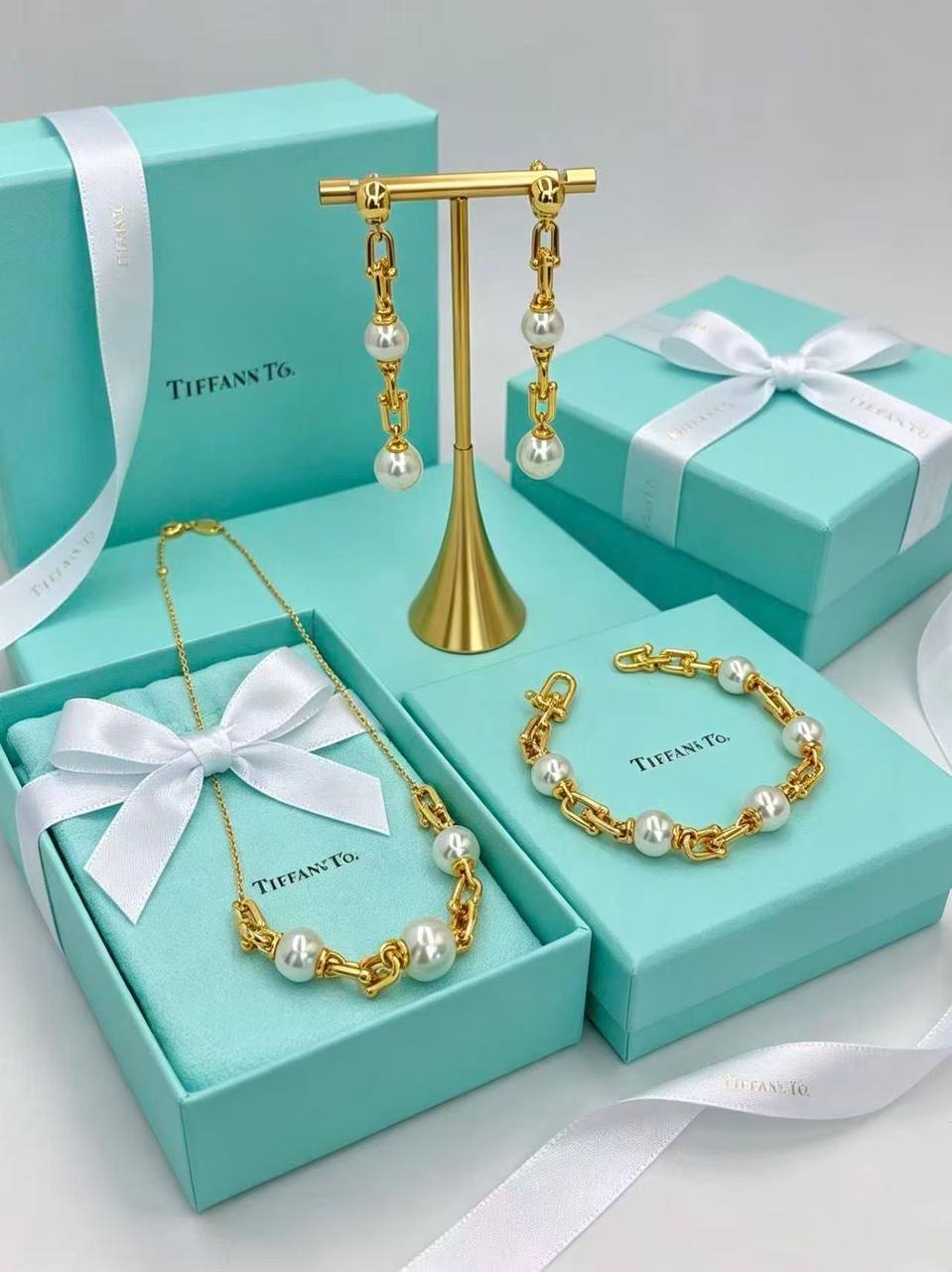 TIFFANY SET
NECKLACE
BRACELET
EARRINGS
WITH GOOD BOX AND PAPER BAG🛍️🎁
140 DHS✅
Zain89
♥️♥️♥️