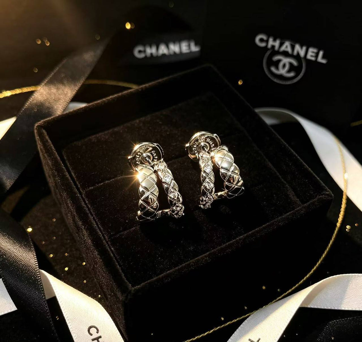 CHANEL
Earring 🦋
Master quality 💯
With normal boxes 🗃️
45 dhs🇦🇪🇦🇪
With master box 📦
60 dhs🇦🇪🇦🇪
Zain216
♥️♥️