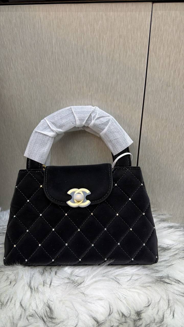 Chanel new bag
Size 20cm
230 dhs🪙🌨️
With box
🎁🎁🎁
Zain189
♥️♥️♥️