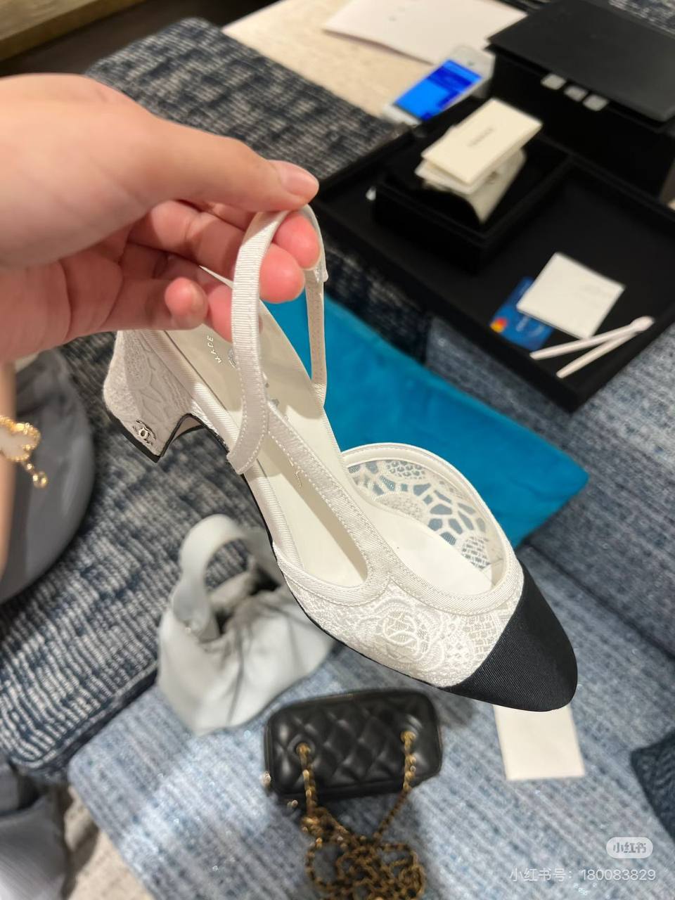 Chanel
Size 36-41
130 dhs✅
Zain145
♥️♥️♥️