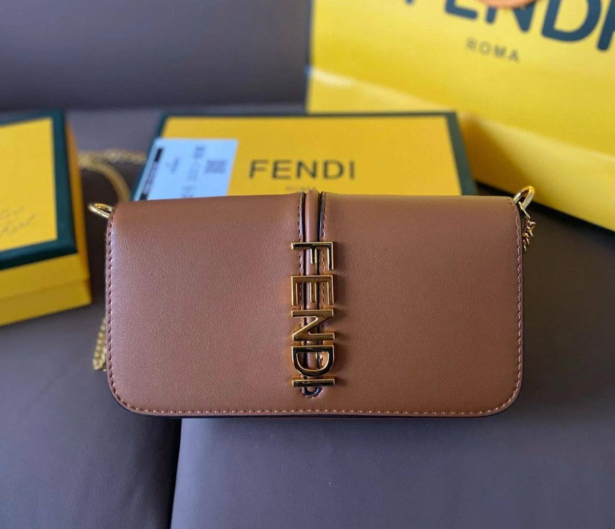 Fendi
1️⃣ First quality +🎁
Size : 25 * 14 cm
90 dhs🇦🇪🇦🇪
with box 🎁
Zain115
♥️♥️♥️
