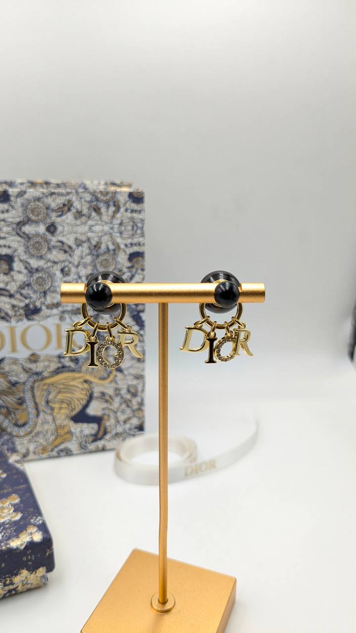 Dior
*Master Quality*
*Earrings*
80 dhs✅ with Normal Box 🎁
90 dhs✅ with Good Box 🎁
Zain210
♥️♥️♥️