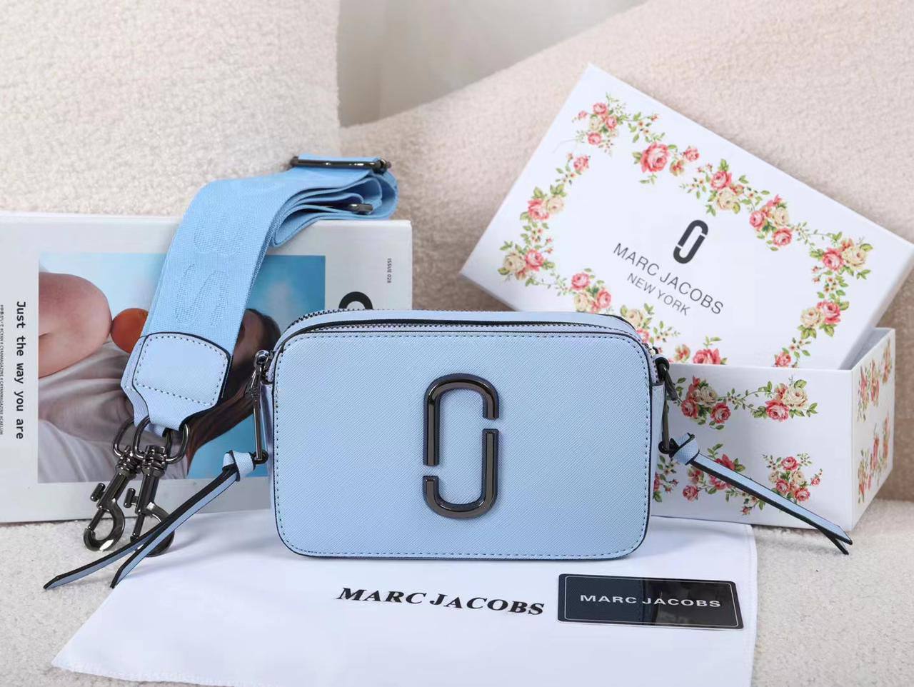 Marc Jacobs
withbox
🎁🎁🎁
95 dhs💓
Zain143
♥️♥️♥️