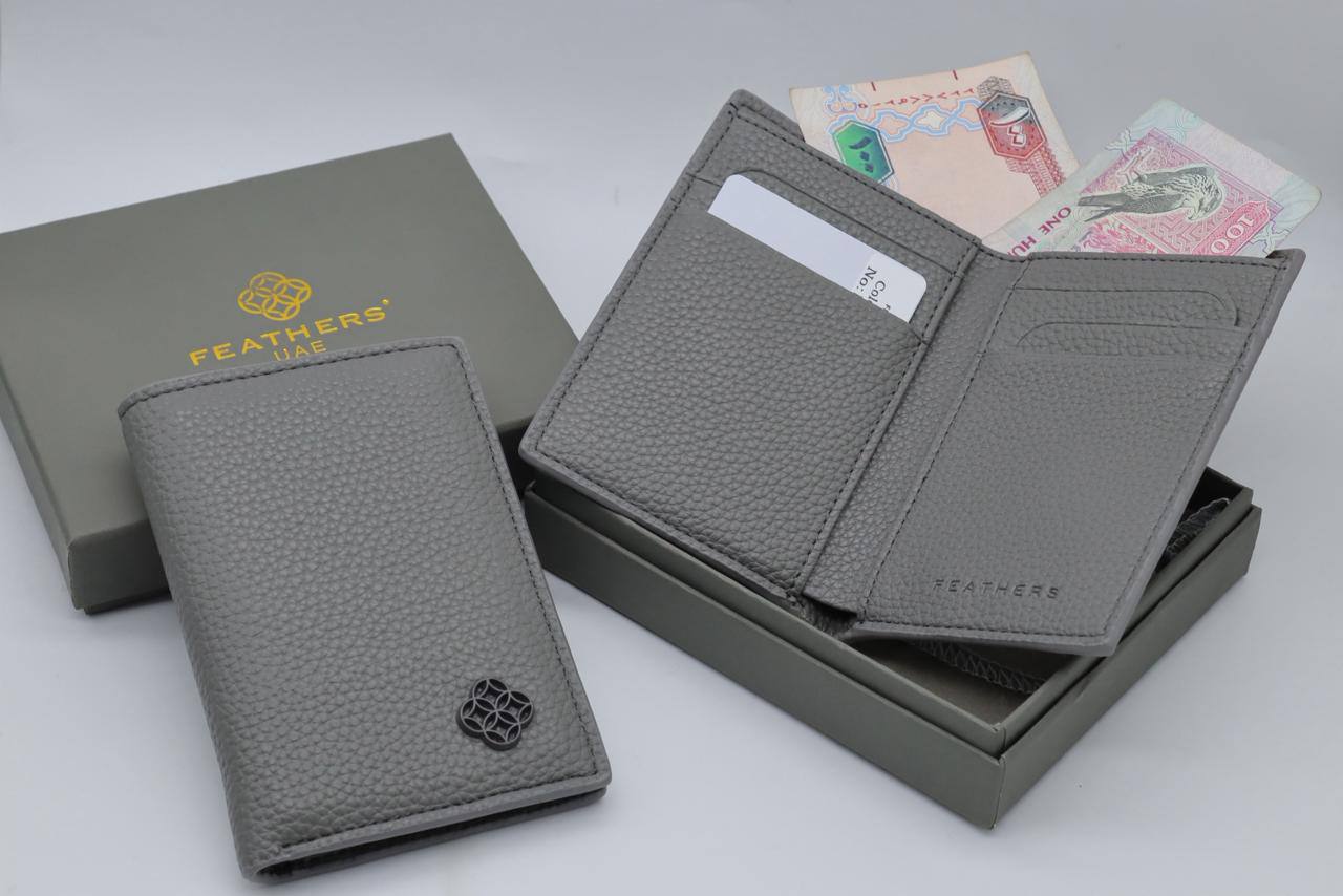 Feathers Wallet
65 dhs🇦🇪🇦🇪
Zain33
♥️♥️♥️