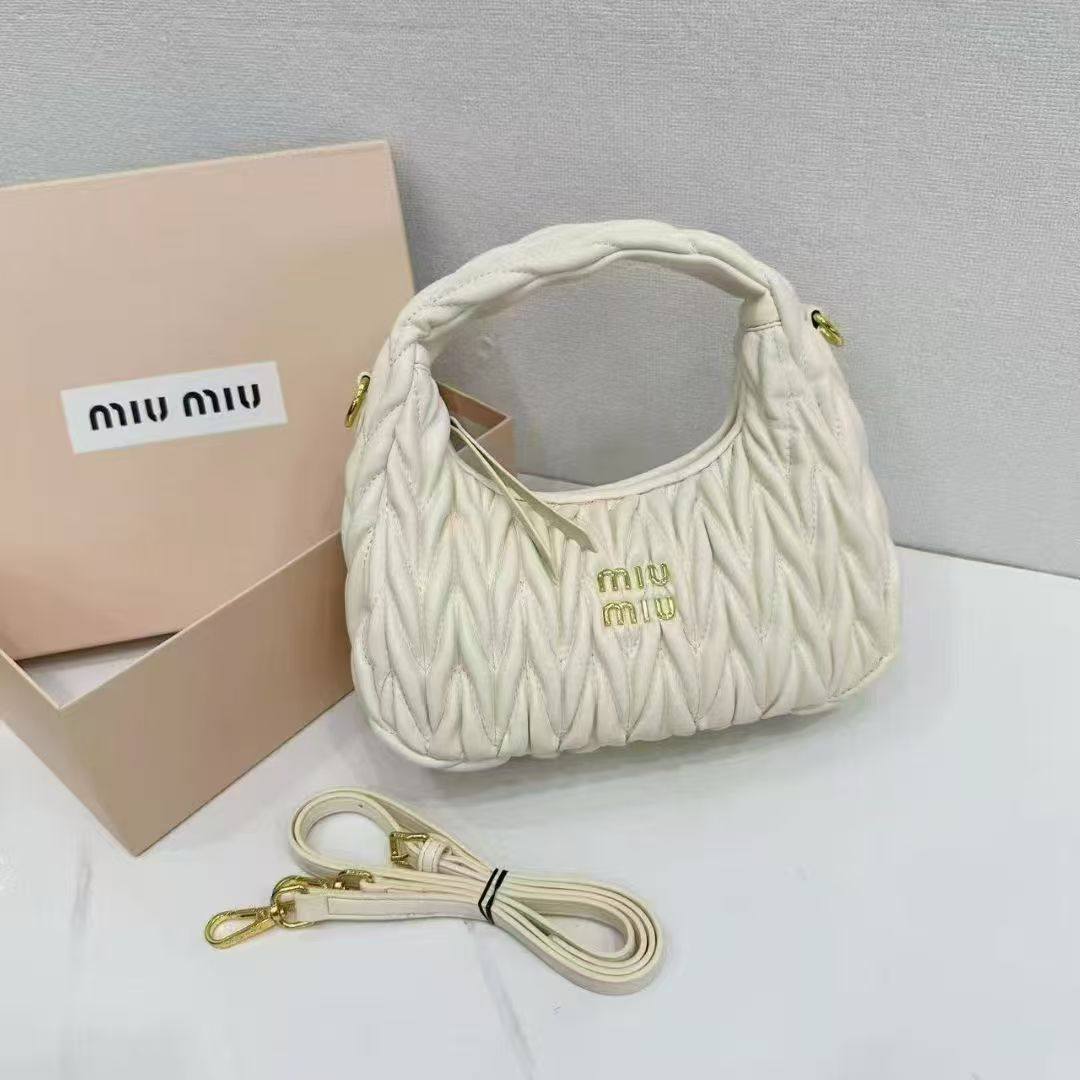 Miu Miu
with box
🎁🎁🎁
95 dhs🪙🌨️
Zain177
♥️♥️♥️