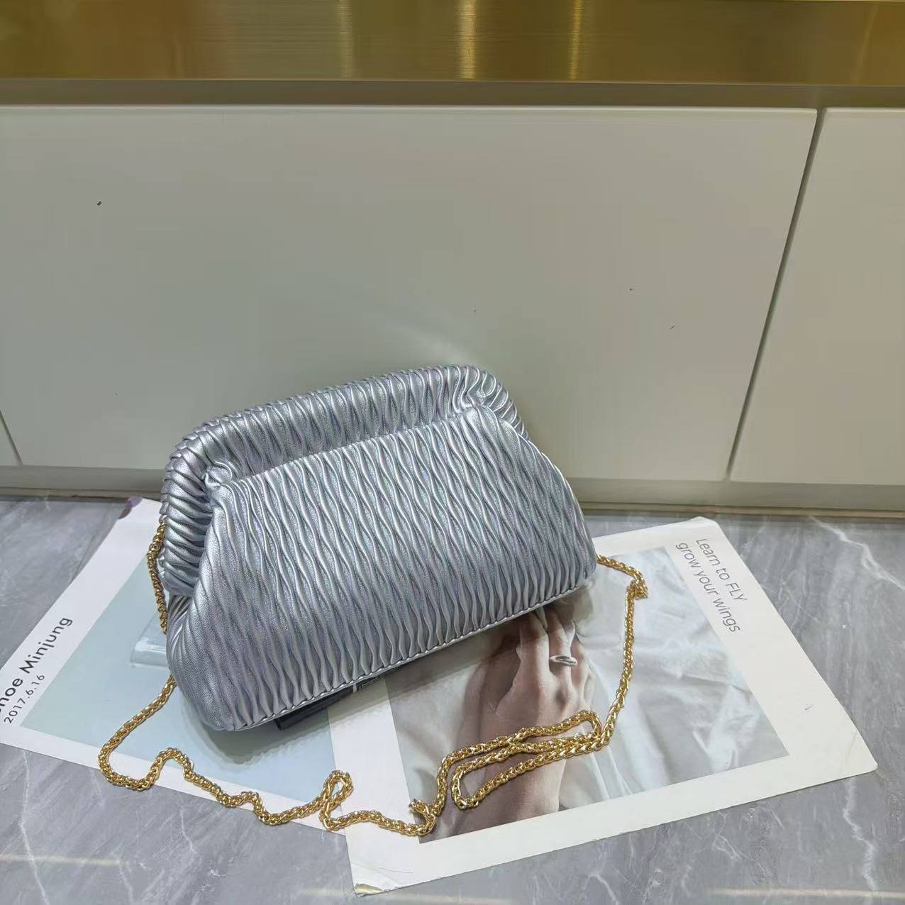 Ladies clutch bag
90 dhs💓
size 26 cm
Zain161
♥️♥️♥️