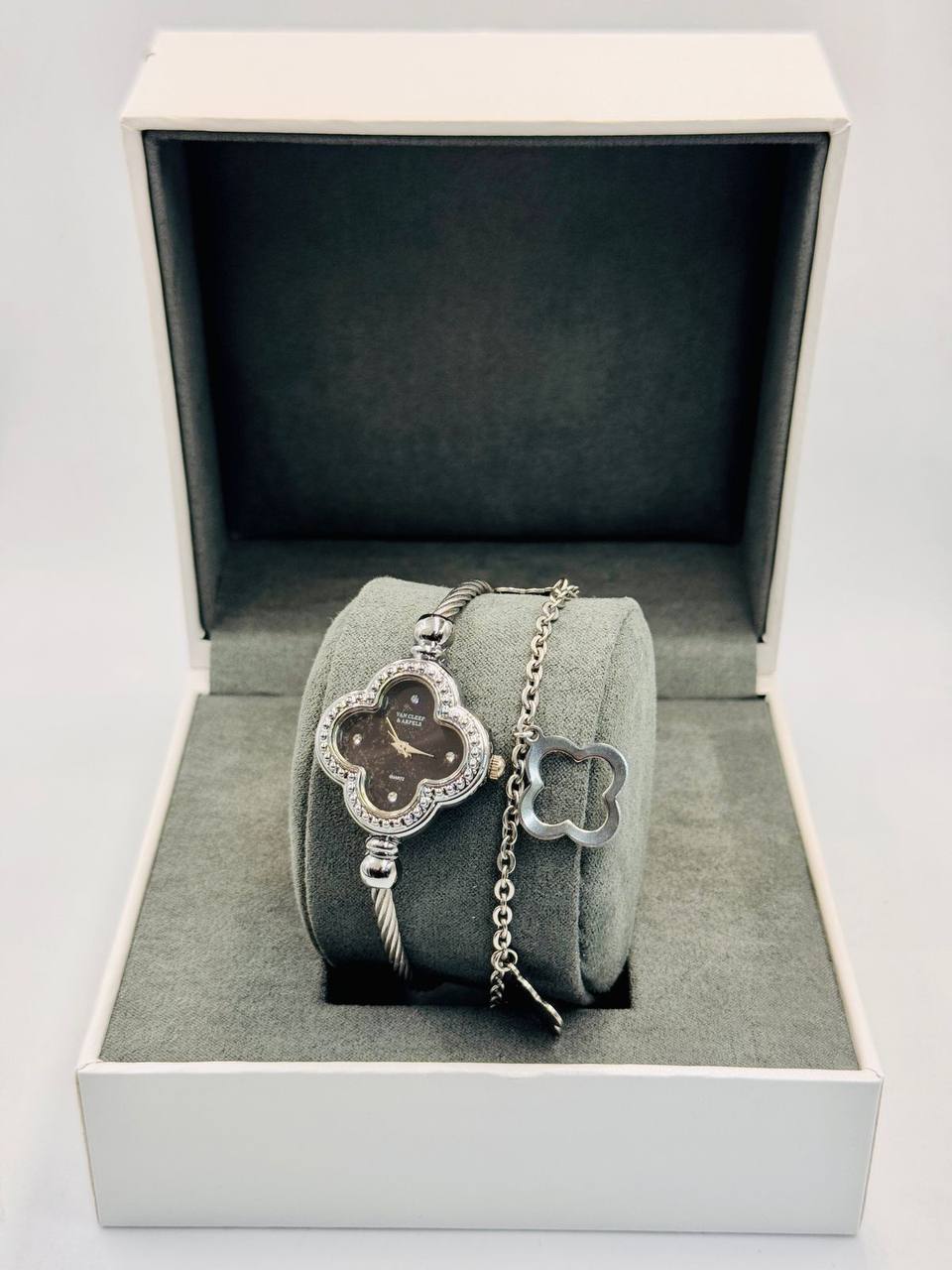 Vancleef ladies
*New Arrival*🔥
45 dhs💓
Zain08
♥️♥️♥️