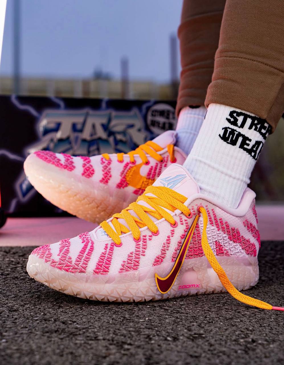 Nike Ja 3
Pink Foam,
Size 40-46 ,
250 dhs💓
Zain18
♥️♥️♥️