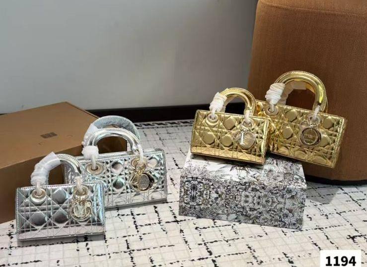 DIOR D- joy Micro Bag
Master
Master quality
22cm 260 dhs✅
17cm 240 dhs✅
with box
Zain95
♥️♥️♥️