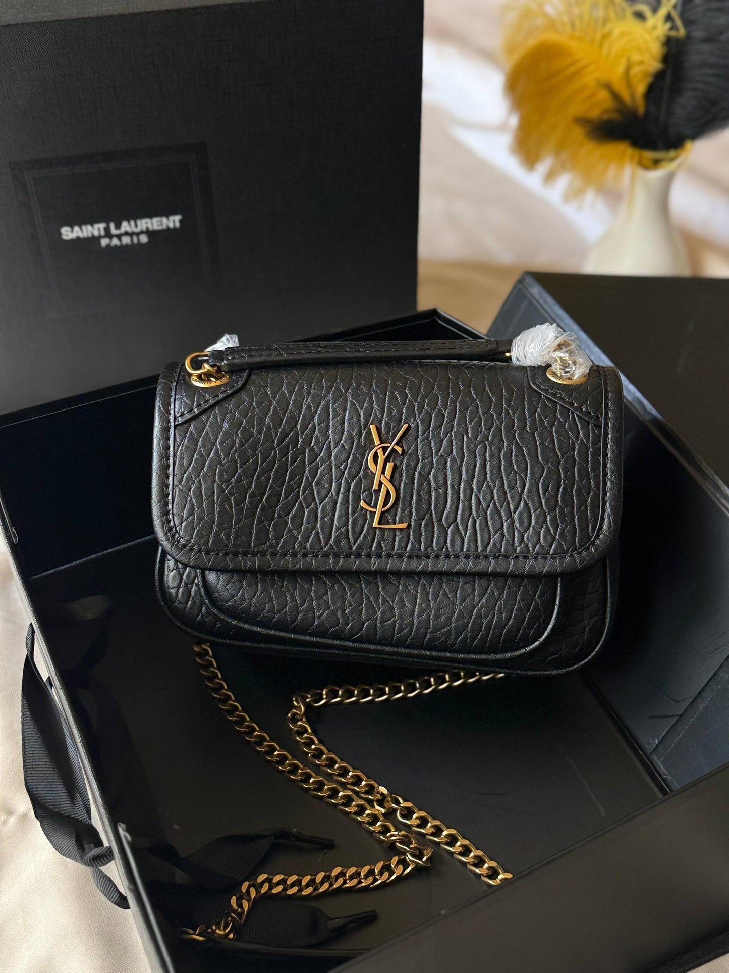 YSL
18cm
330 dhs❤️
Top quality
With box🎁
Zain167
♥️♥️♥️