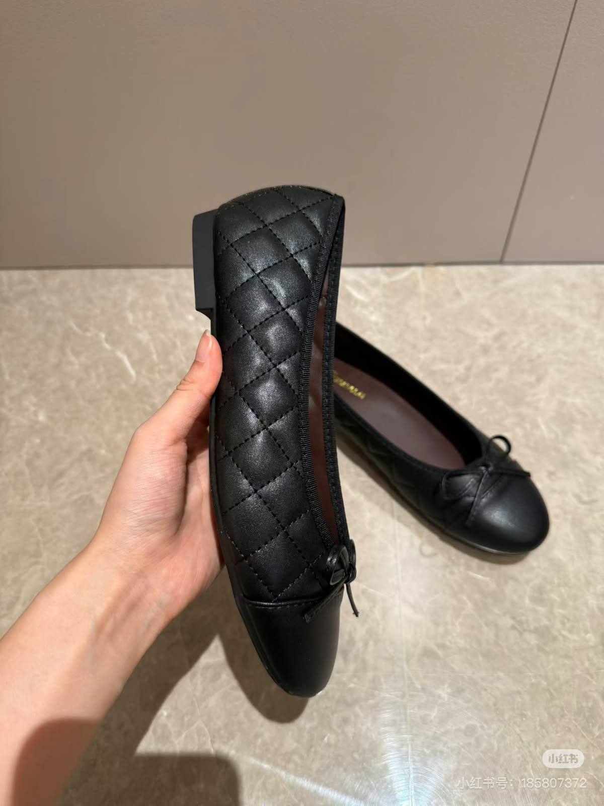 Chanel
36-41,
130 dhs🇦🇪🇦🇪
Zain145
♥️♥️♥️