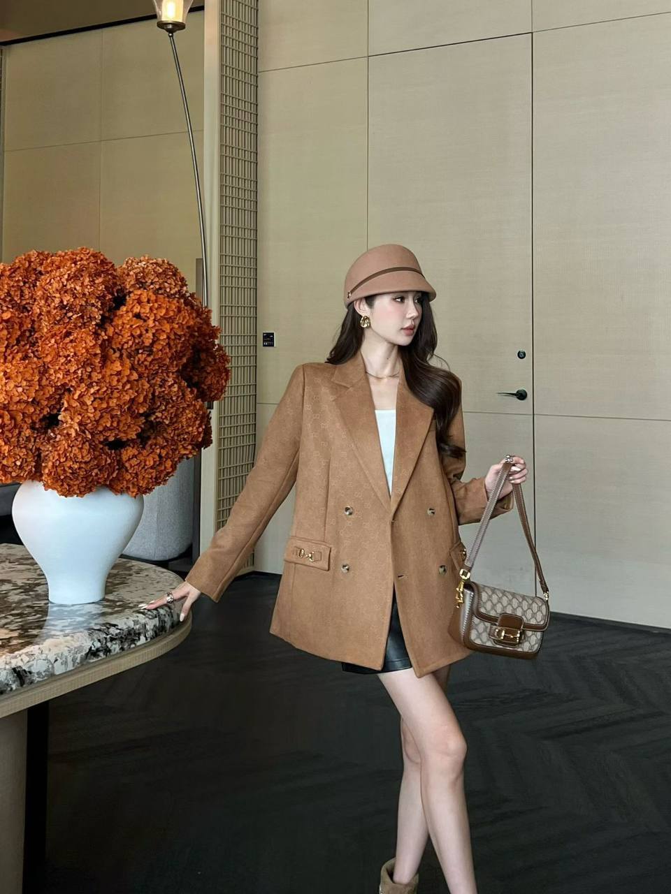 *New collections Gucci jacket 💕💕
280 dhs🪙💚
*good quality
*Sizes:S M L xl*
*AVAILABL
Zain231
♥️♥️♥️