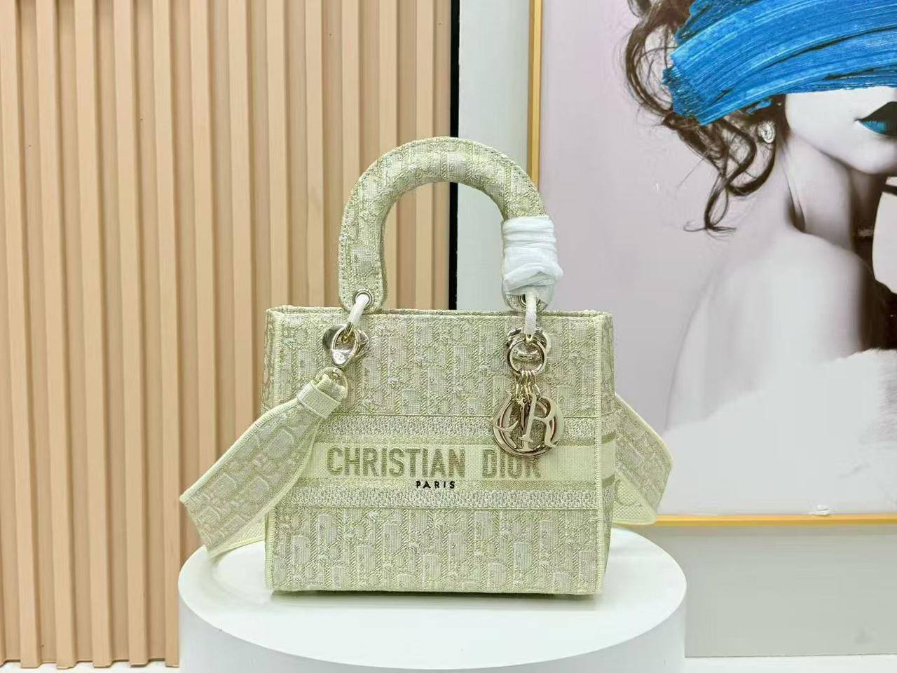 Dior
Master ++
380 dhs🪙🌨️
Zain153
♥️♥️♥️