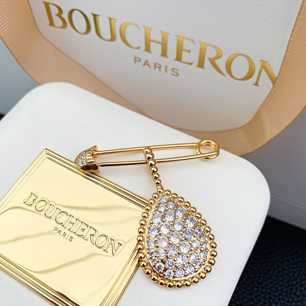 55 dhs💓
BROOCH
BOUCHRON💫✨
WITH BOX AND PAPER BAG 🛍️🎁
Zain89
♥️♥️♥️