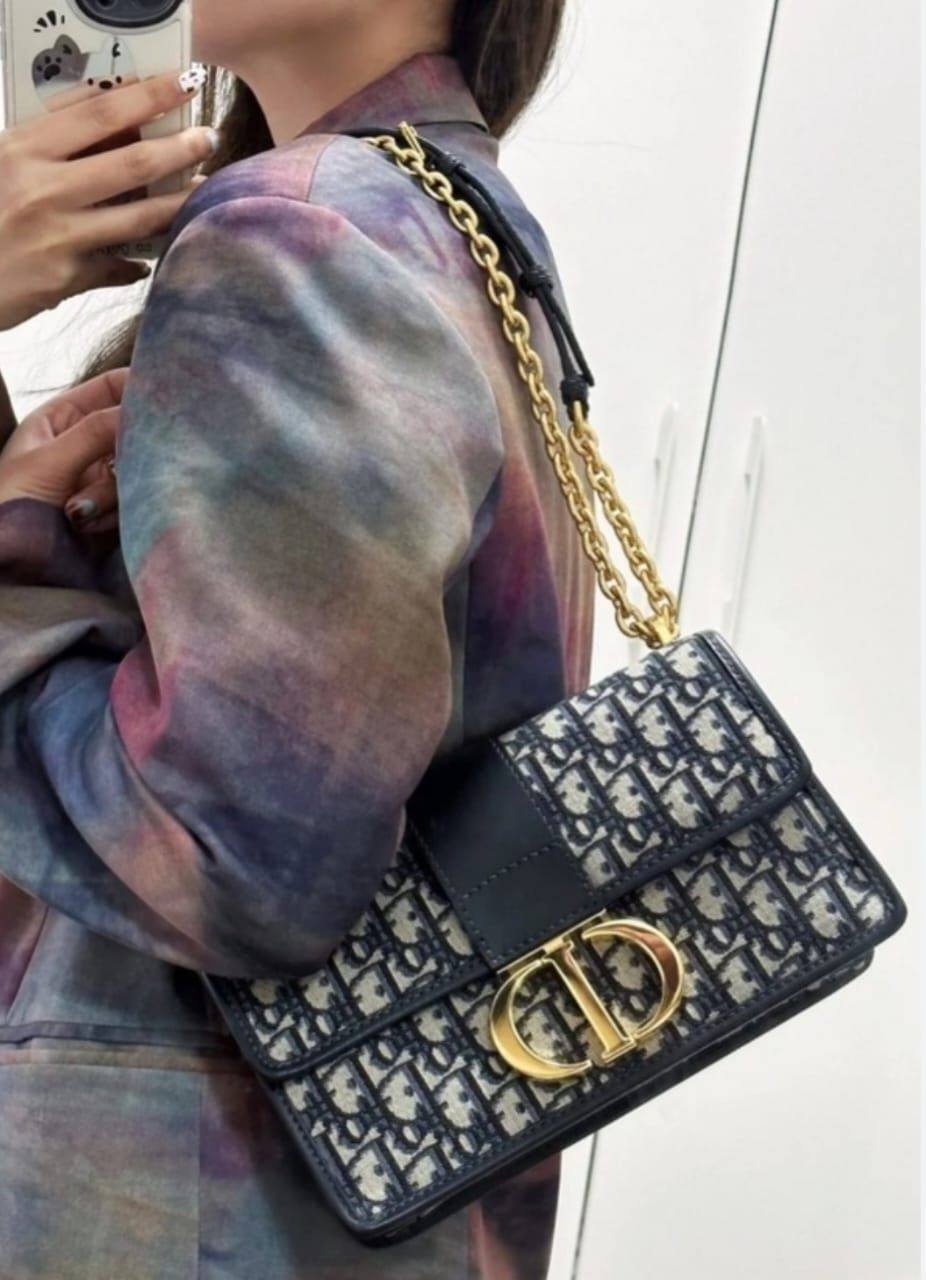 DIOR 
High Quality
NEW CAME  
WITH BOX  
🎁🎁🎁
180 dhs🪙
Zain39
♥️♥️♥️