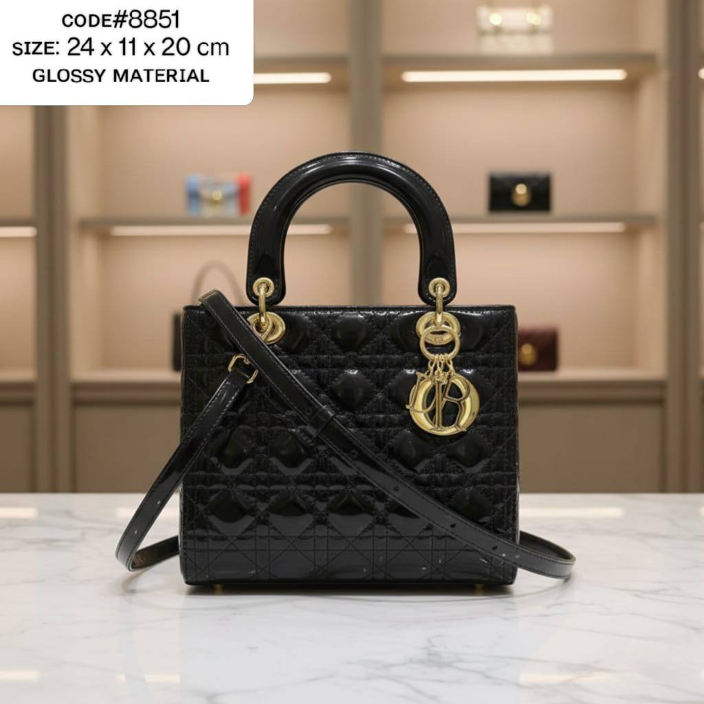 CHRISTIAN LADY DIOR
ɢʟᴏssʏ ᴍᴀᴛᴇʀɪᴀʟ
ɢᴏʟᴅ ʜᴀʀᴅᴡᴀʀᴇ
ᴡɪᴛʜ ᴡᴇʙ ʟᴏɴɢ sᴛʀᴀᴘ
sɪᴢᴇ: 24 cm
ᴡɪᴛʜ BOX
🎁🎁🎁
110 dhs✅
Zain31
♥️♥️♥️