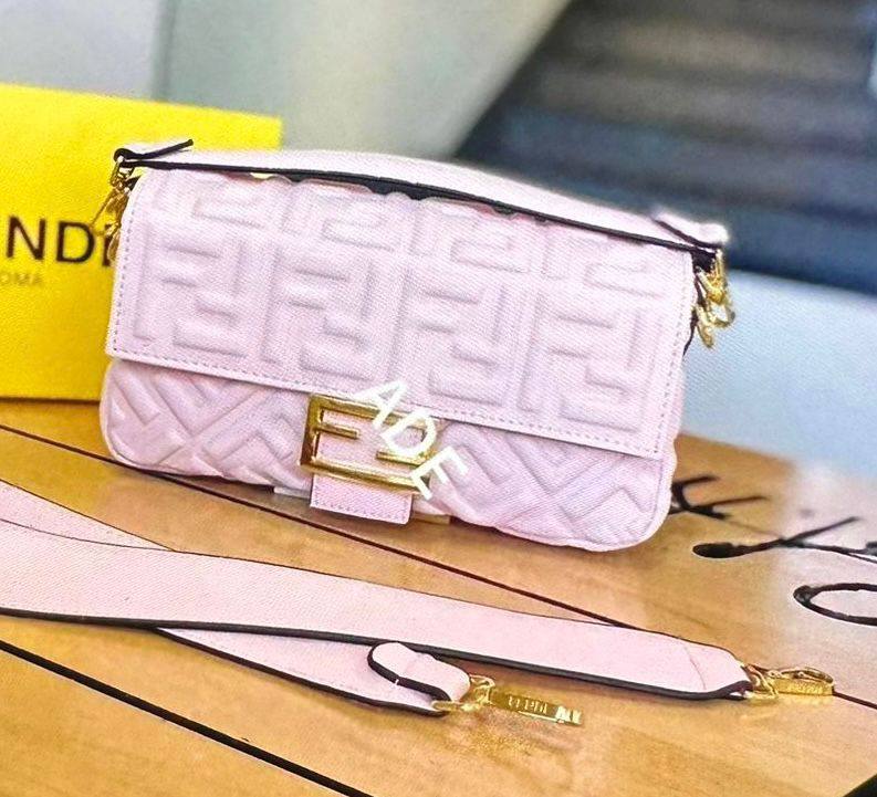 Fendi
High Quality
With box🎁🎁🎁
Size 26cm
90 dhs💓
Zain136
♥️♥️♥️