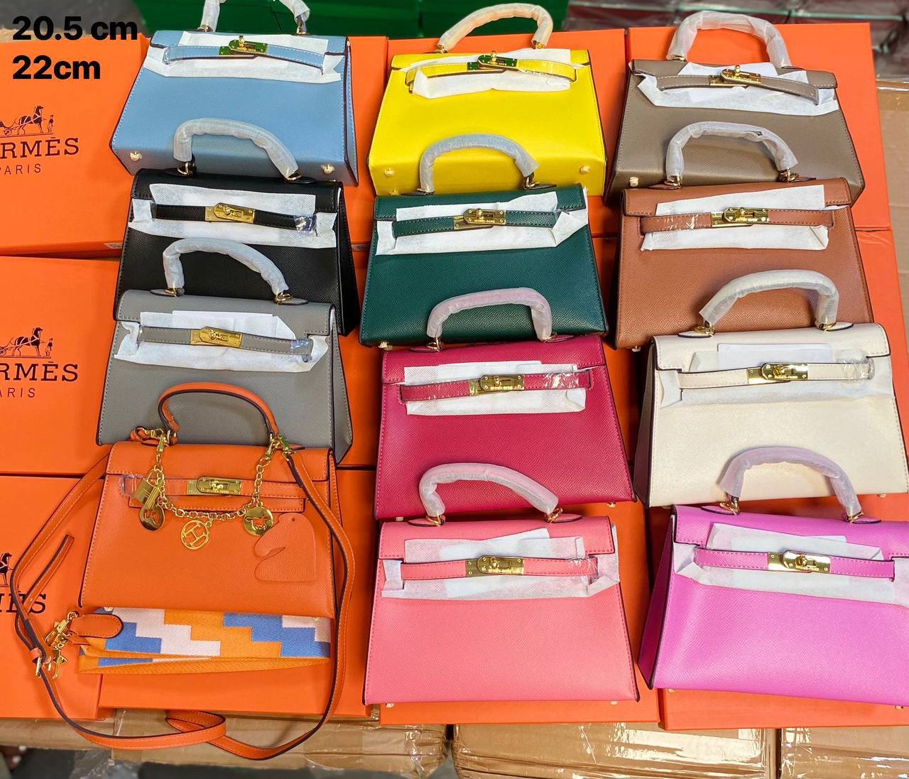 Hermes
Good Quality .👌🏻
With Box .📦
🎁🎁🎁
115 dhs✅
Zain107
♥️♥️♥️