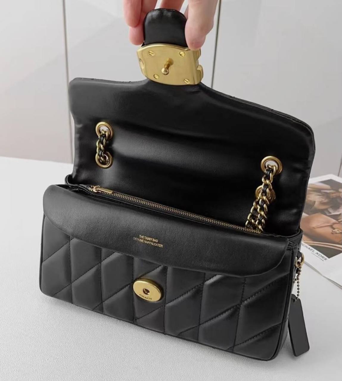 COACH
SIZE 26CM
HIGH QUALITY
110 dhs🇦🇪🇦🇪
WITH BOX 📦
Zain331
♥️♥️♥️