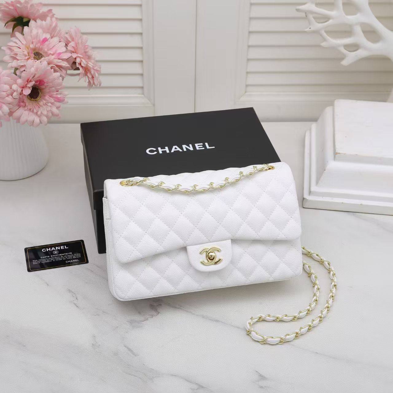 Chanel
with box
110 dhs💓
Zain143
♥️♥️♥️