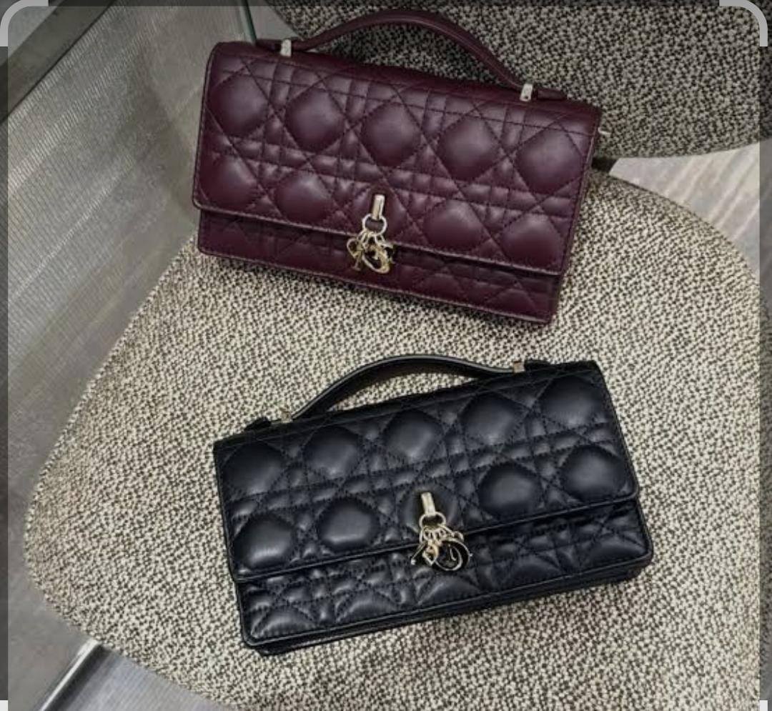 Dior My Dior Mini Bag
Master quality
21cm with box
230 dhs🇦🇪🇦🇪
Zain95
♥️♥️♥️