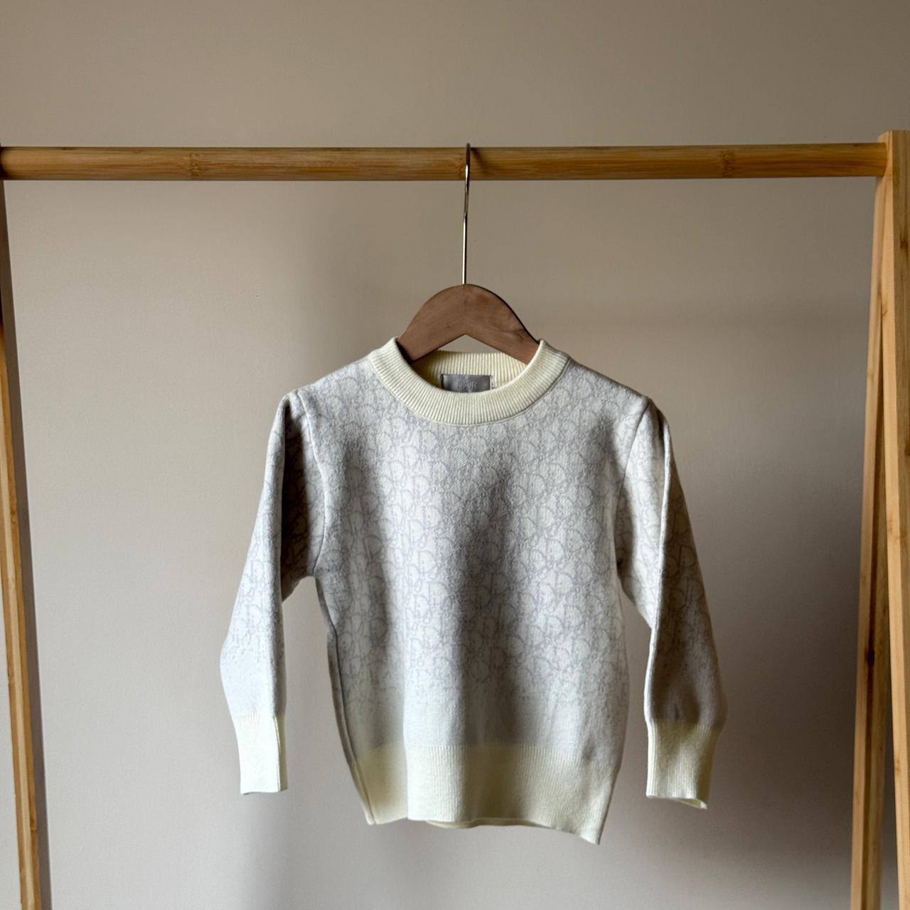 New collection{}
Brand :Dior🔥
Super master quality 😍
Size:2/ 12years old
190 dhs🪙💕
Zain261
♥️♥️♥️