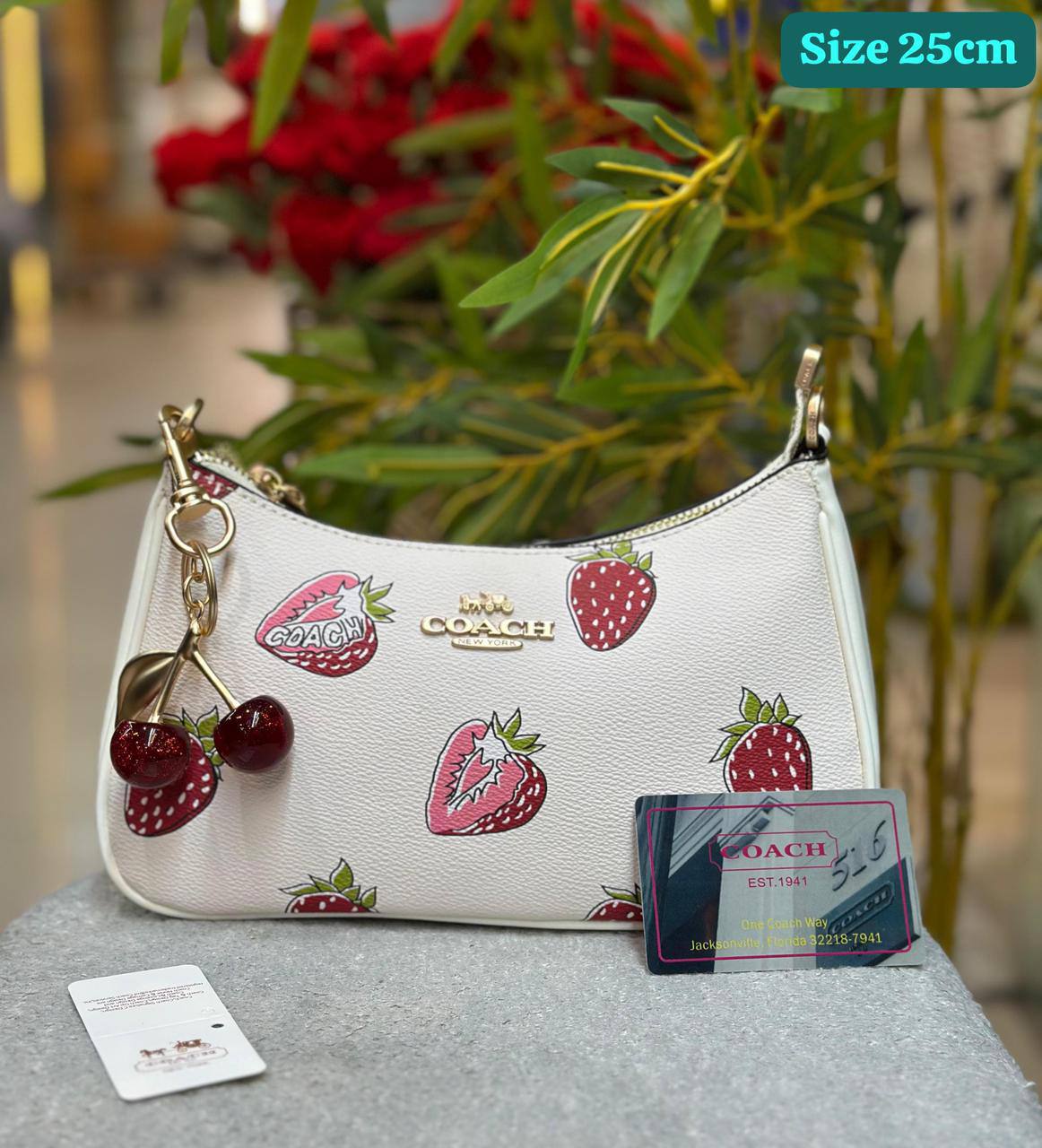 Coach
Best quality
With box’s
🎁🎁🎁
95 dhs🗽
size 25cm
Zain158
♥️♥️♥️