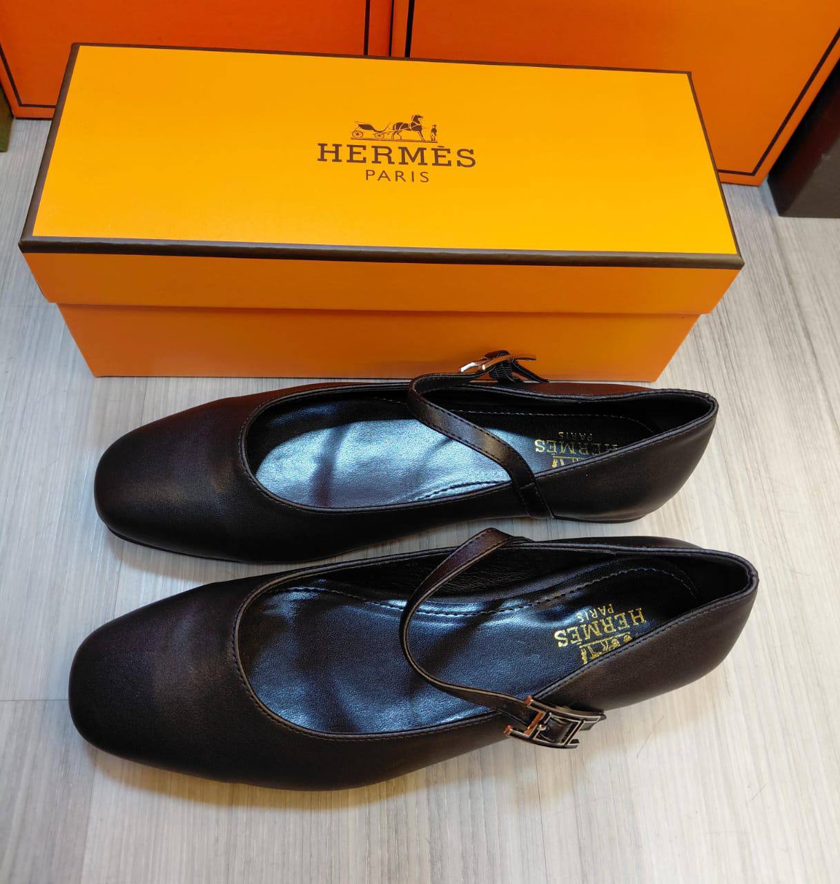Hermes Shoes
New Arrived
Size 36 To 41
95 dhs🇦🇪
Zain120
♥️♥️♥️