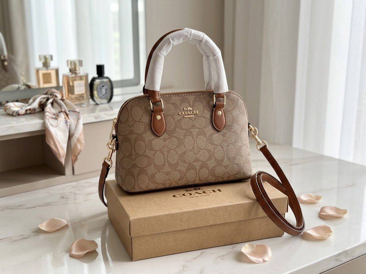 Coach
95 dhs🇦🇪🇦🇪
With box
Zain219
♥️♥️♥️