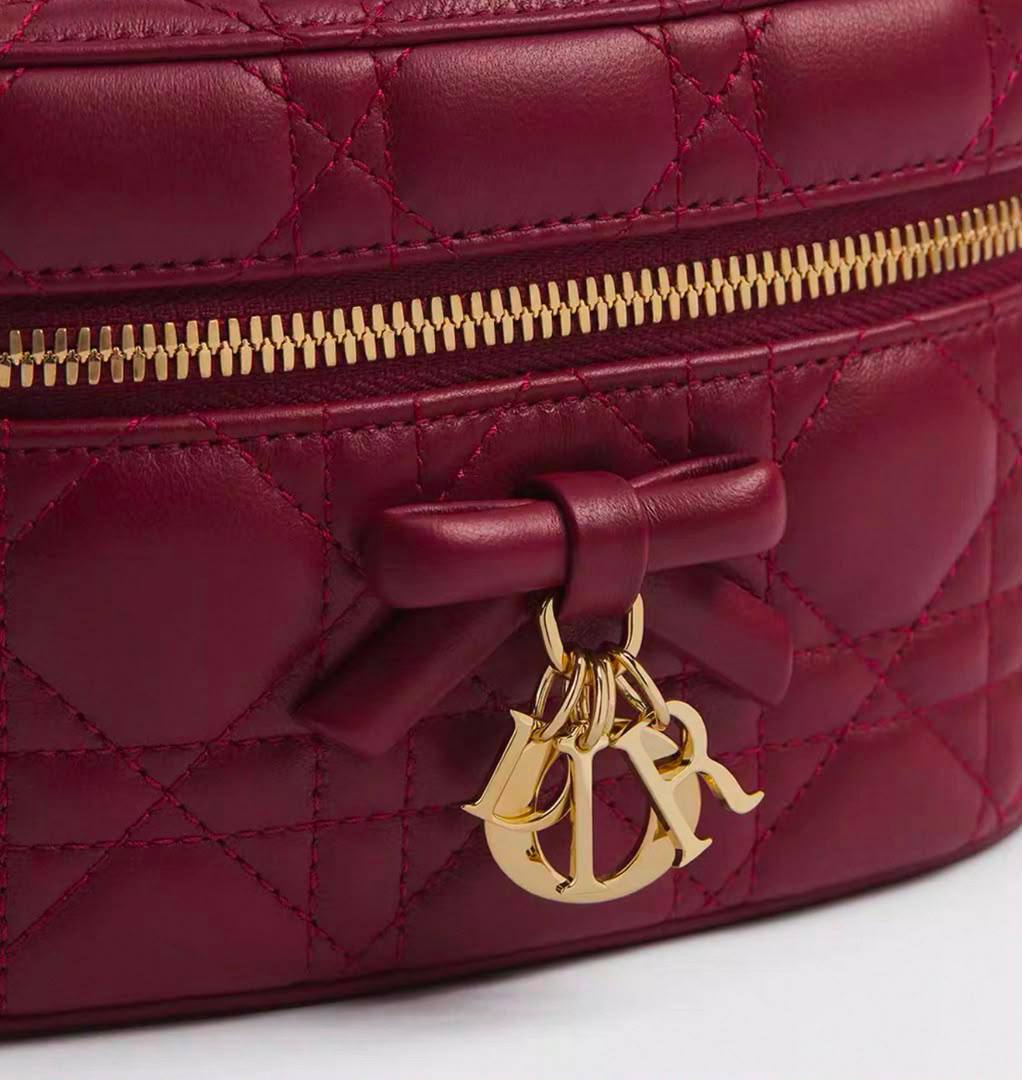 Dior
120 dhs✅
good-quality with box
Zain28
♥️♥️♥️