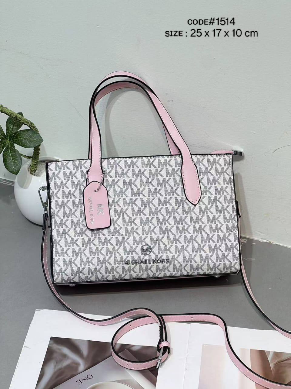 CHANEL ᴄʟᴀssɪᴄ
ᴅᴏᴜʙʟᴇ ғʟᴀᴘ ɢᴏʟᴅ ʜᴀʀᴅᴡᴀʀᴇ
LAMBSKIN LEATHER ᴍᴀᴛᴇʀɪᴀʟ
sɪᴢᴇ : 25 cm
ᴡɪᴛʜ BOX
🎁🎁🎁
75 dhs🪙🌨️
Zain31
♥️♥️♥️