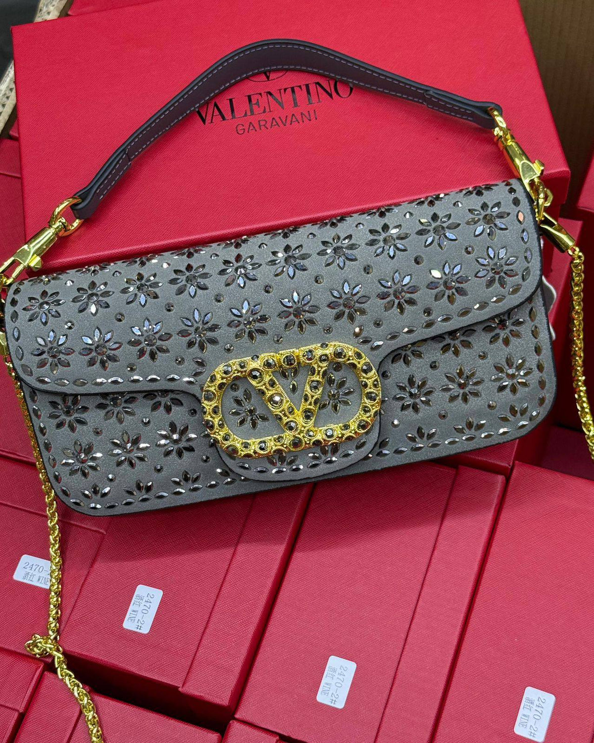 Valentino
130 dhs🗽
with box
🎁🎁🎁
Zain175
♥️♥️♥️