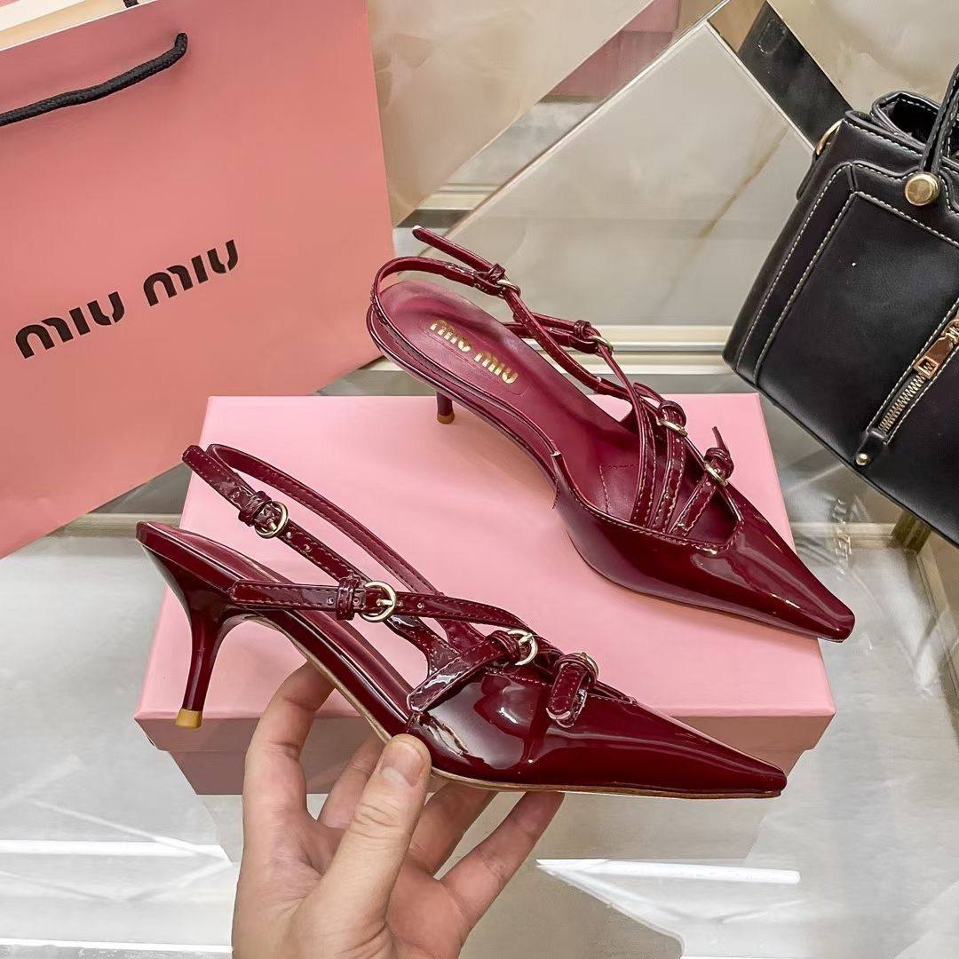 Miu Miu
Size :36 to41
110 dhs❤️
Zain241
♥️♥️♥️