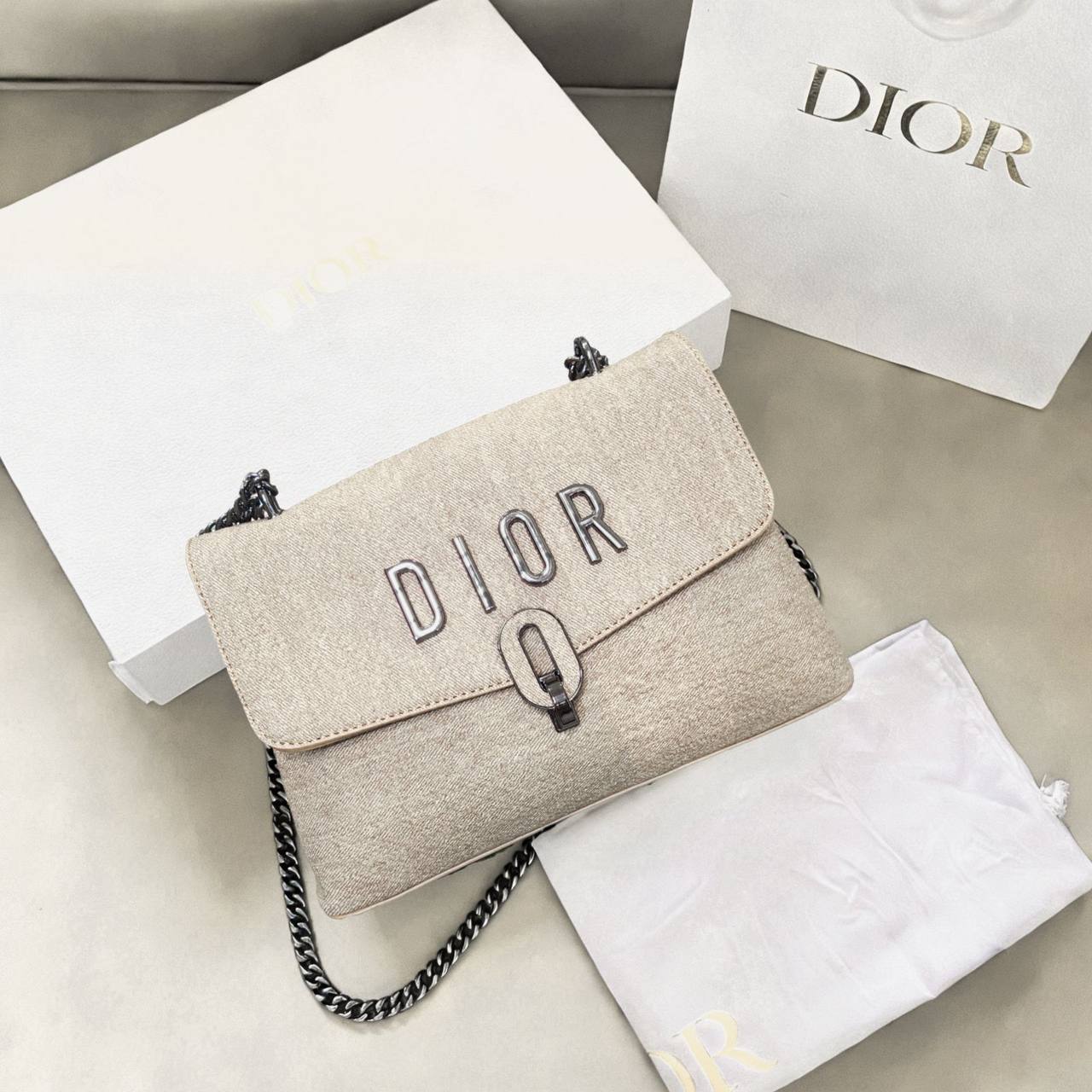Fendi
115 dhs✅
Zain46
♥️♥️♥️