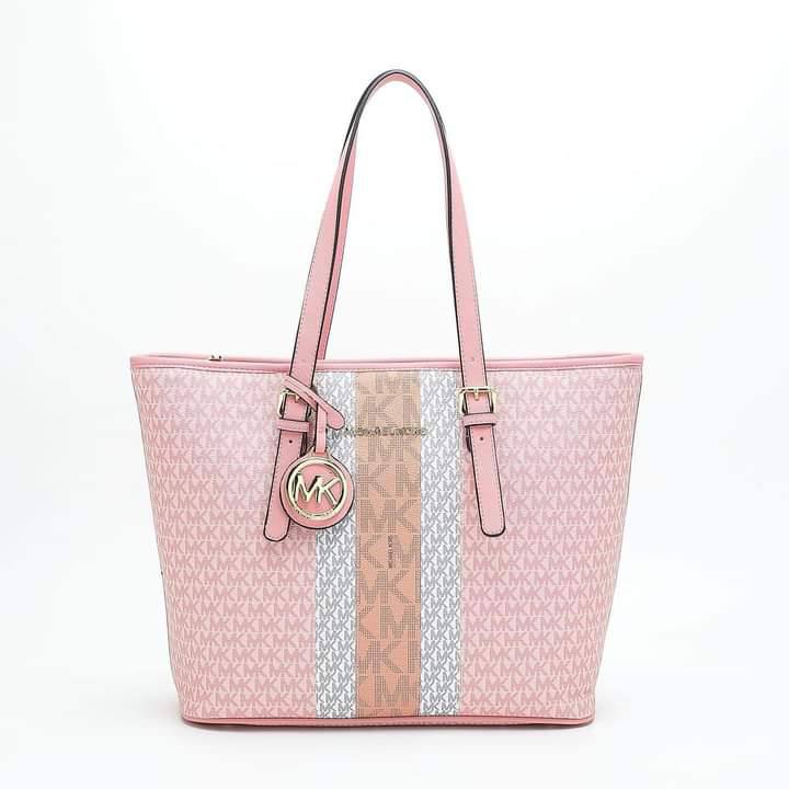 MK
90 dhs🪙🌨️
size 32×14×28cm
Zain42
♥️♥️♥️