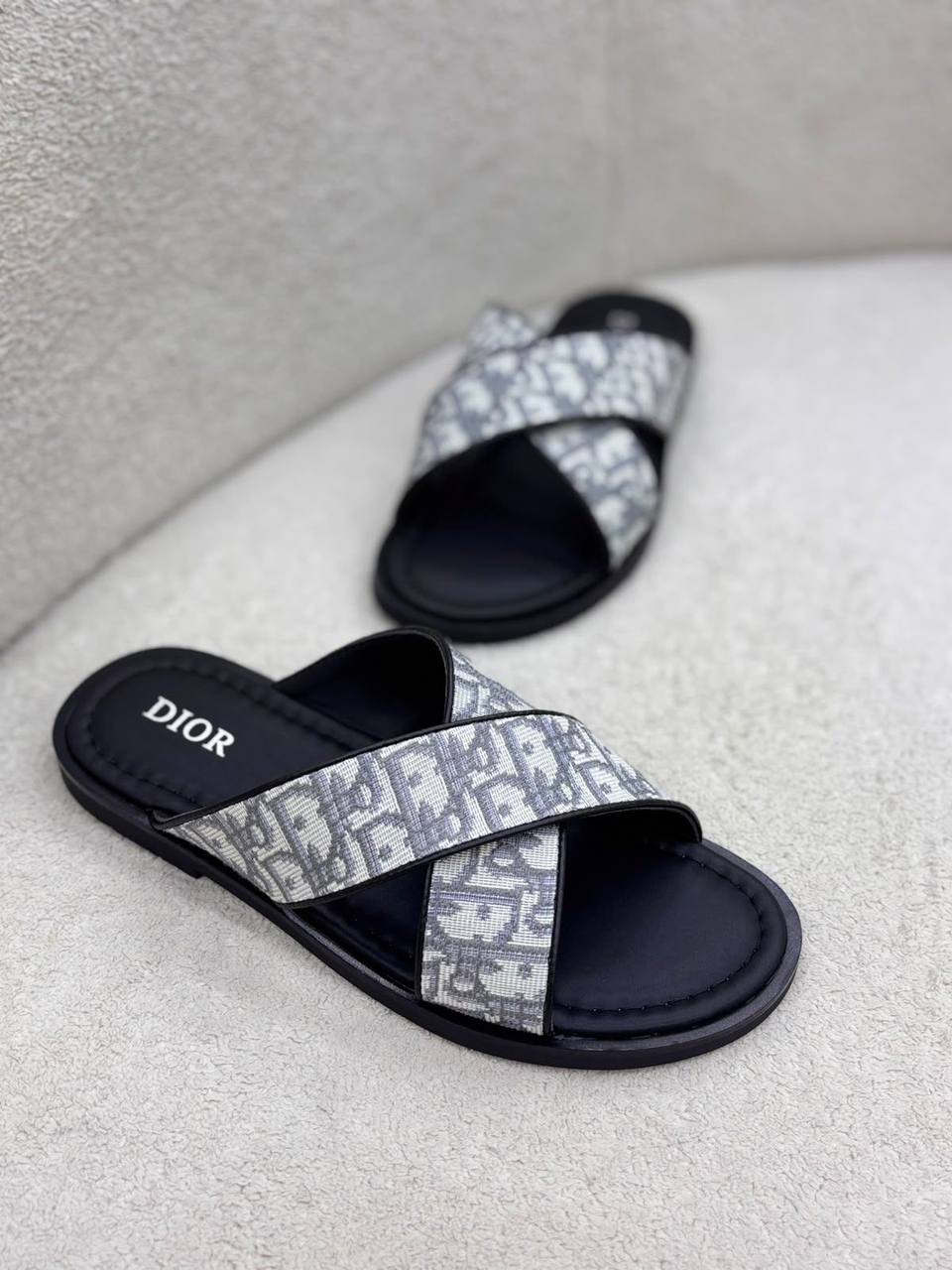 Dior
110 dhs✅
Size 40-46
Zain30
♥️♥️♥️
