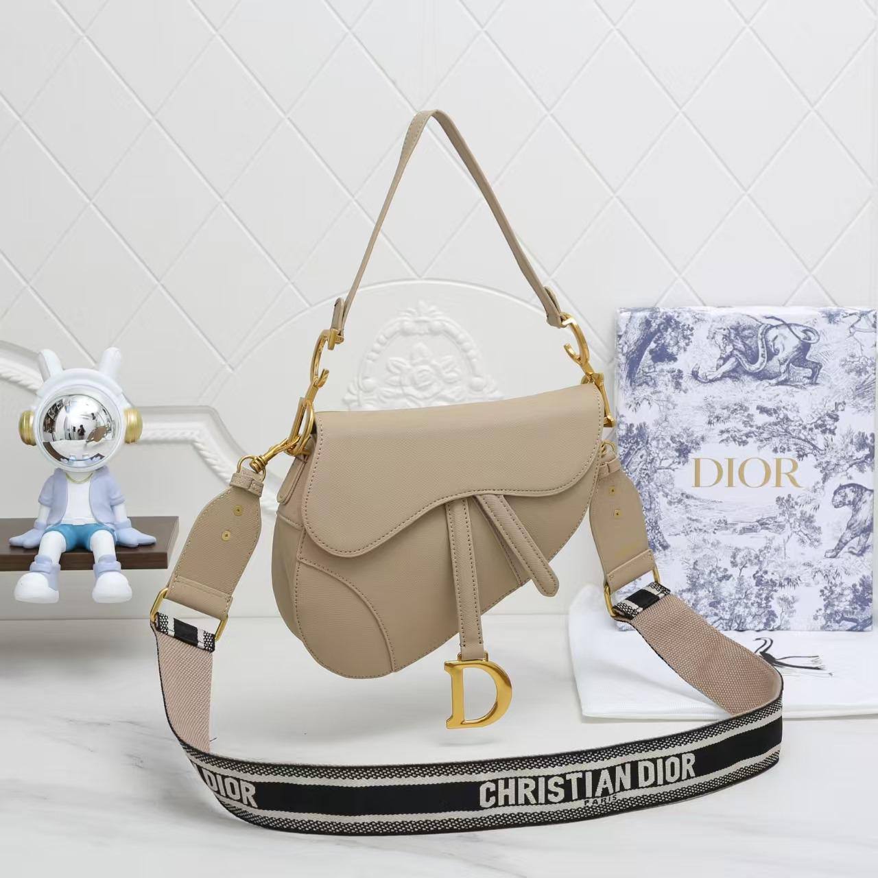 Dior
Best quality
Withbox
🎁🎁🎁
115 dhs💓
size 25cm
Zain158
♥️♥️♥️
