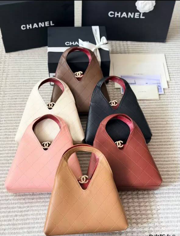 Chanel
Calfskin Chic Lady Small
Master quality
22cm
with box
280 dhs🇦🇪🇦🇪🇦🇪
Zain95
♥️♥️♥️