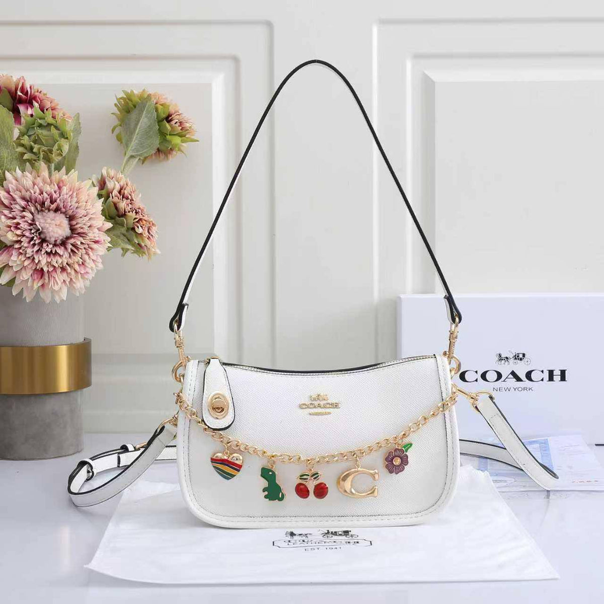 Coach
Best quality
90 dhs🪙🌺
size 22cm
Zain158
♥️♥️♥️