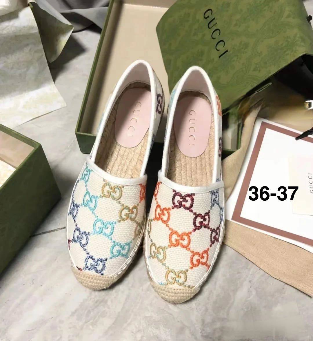 GUCCI SHOES
GOOD QUALITY
110 dhs✅
Size 36 TO 41
Zain40
♥️♥️♥️