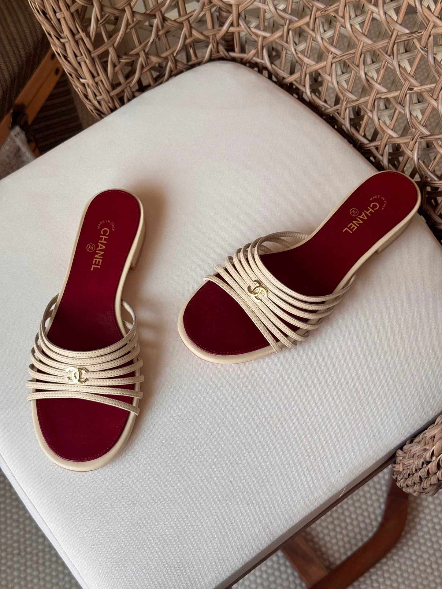 CHANEL
✨ New Collection
👠 36–41
💎 Premium Quality
🔥 Super Master
450 dhs✅
Zain198
♥️♥️♥️