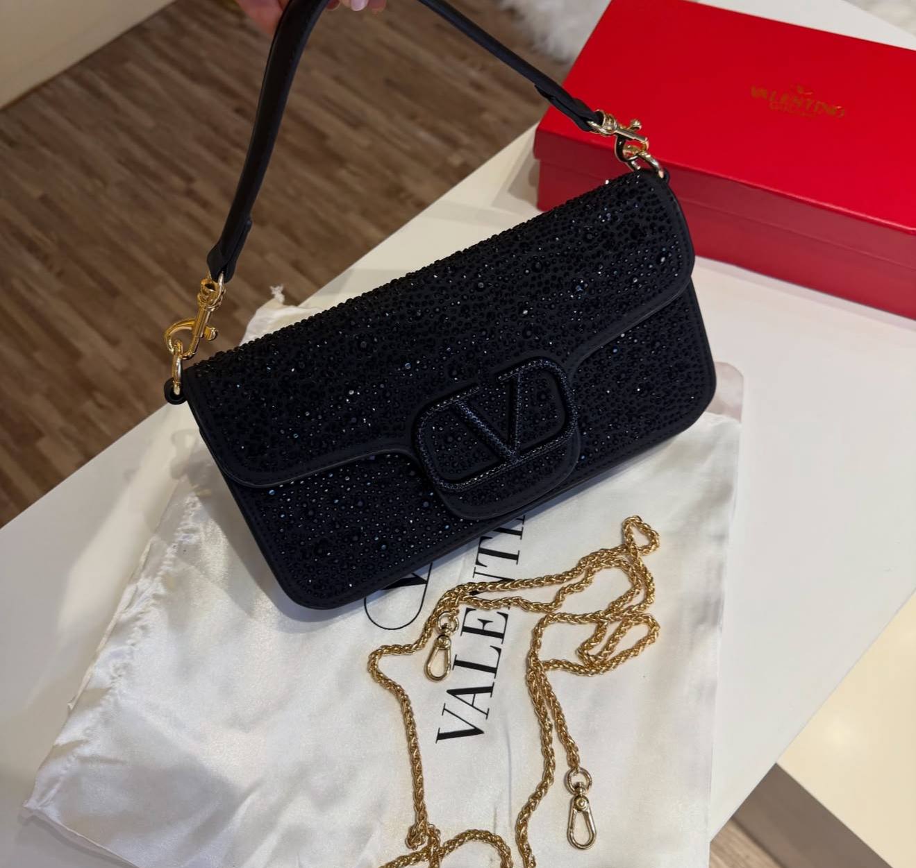 Valentino
110 dhs
With box
Zain250
اطلبوها من الوتس المثبت في الأعلى👆🏻👆🏻
تواصلو معنا 👈🏻 Zain
For order WhatsApp pinned 👆🏻
♥️♥️♥️