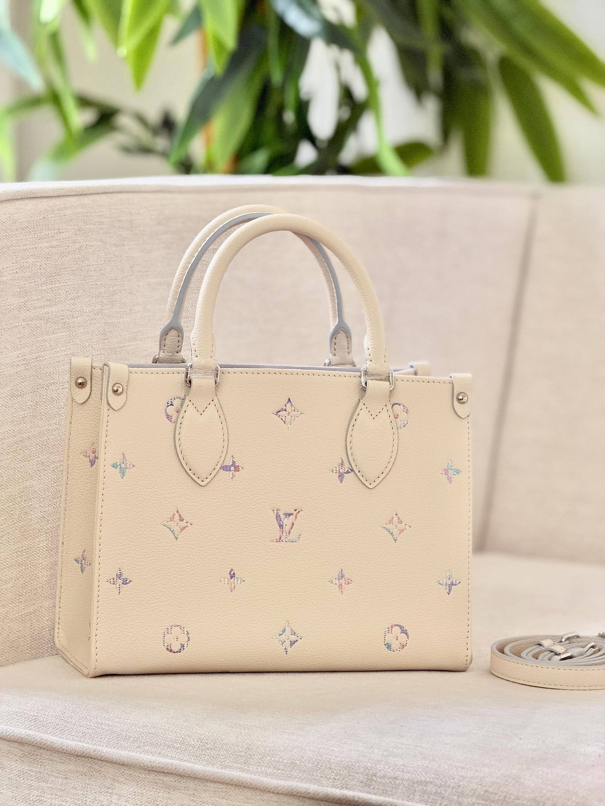 NEW COLLECTION
BRAND- LOUIS VUITTON
SUPER MASTER QUALITY
BOX WITH PAPER BAG
For Price 👇 WhatsApp✅
0568585901
0507557372
0552275751 Owner Zain 👌
Zain267
♥️♥️♥️